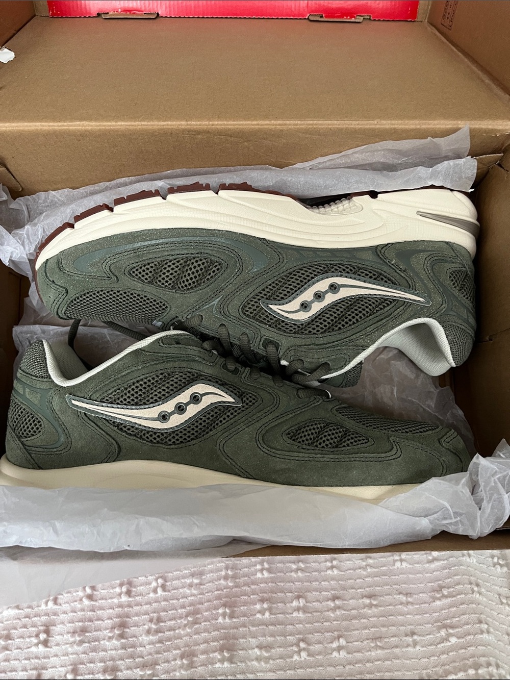 Brand new, Saycony Men's Olive Green Suede & Mesh Runner.